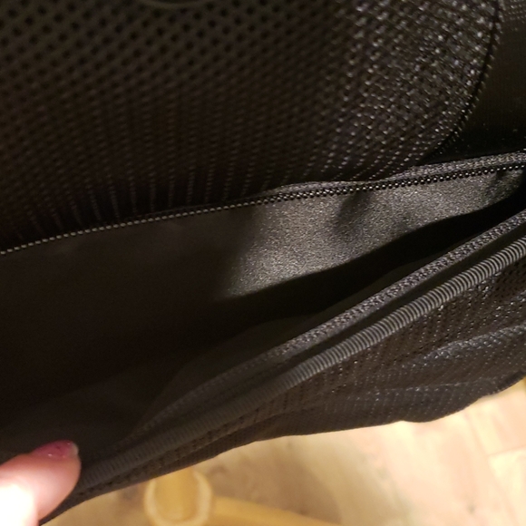 NWT Lululemon Dash All Day Backpack (Black) - Picture 8 of 9